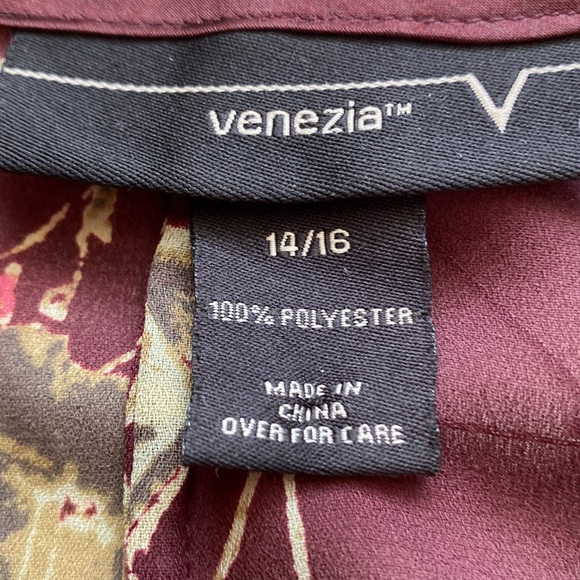 Beautiful Floral Venezia Bottom Pleated Blouse - Picture 7 of 10